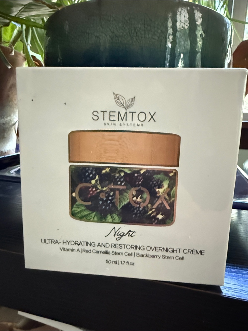 stem Night Ultra-Hydrating Overnight Crème – White, Gold, Green